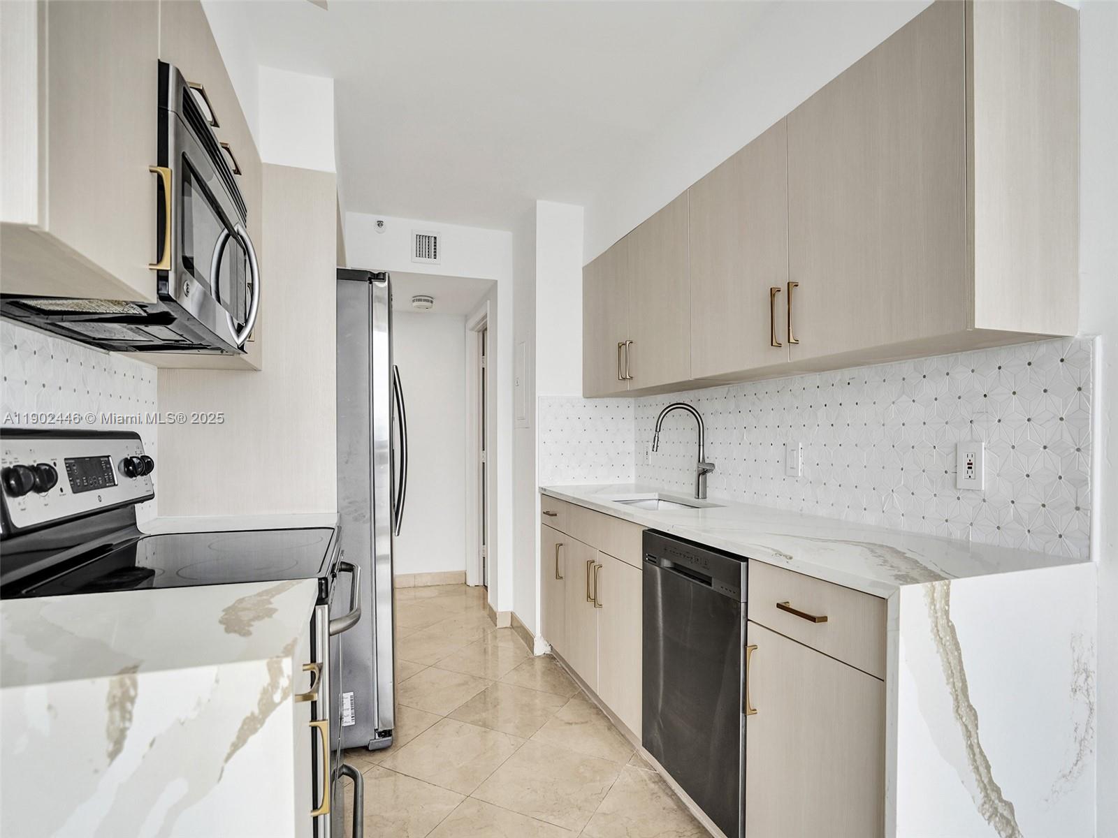 1000 ISL BLVD WILLIAMS IS - Residential