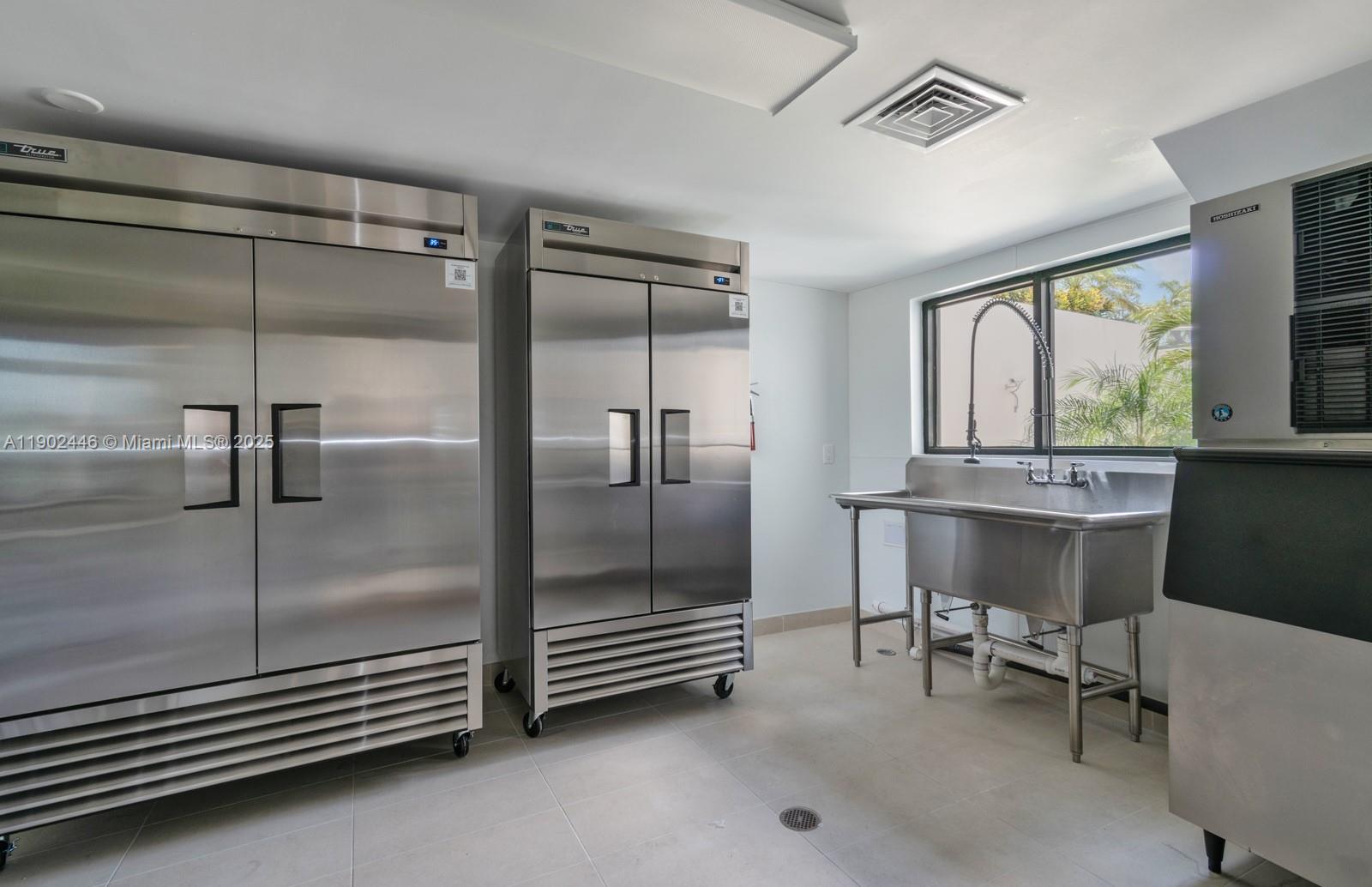 1000 ISL BLVD WILLIAMS IS - Residential