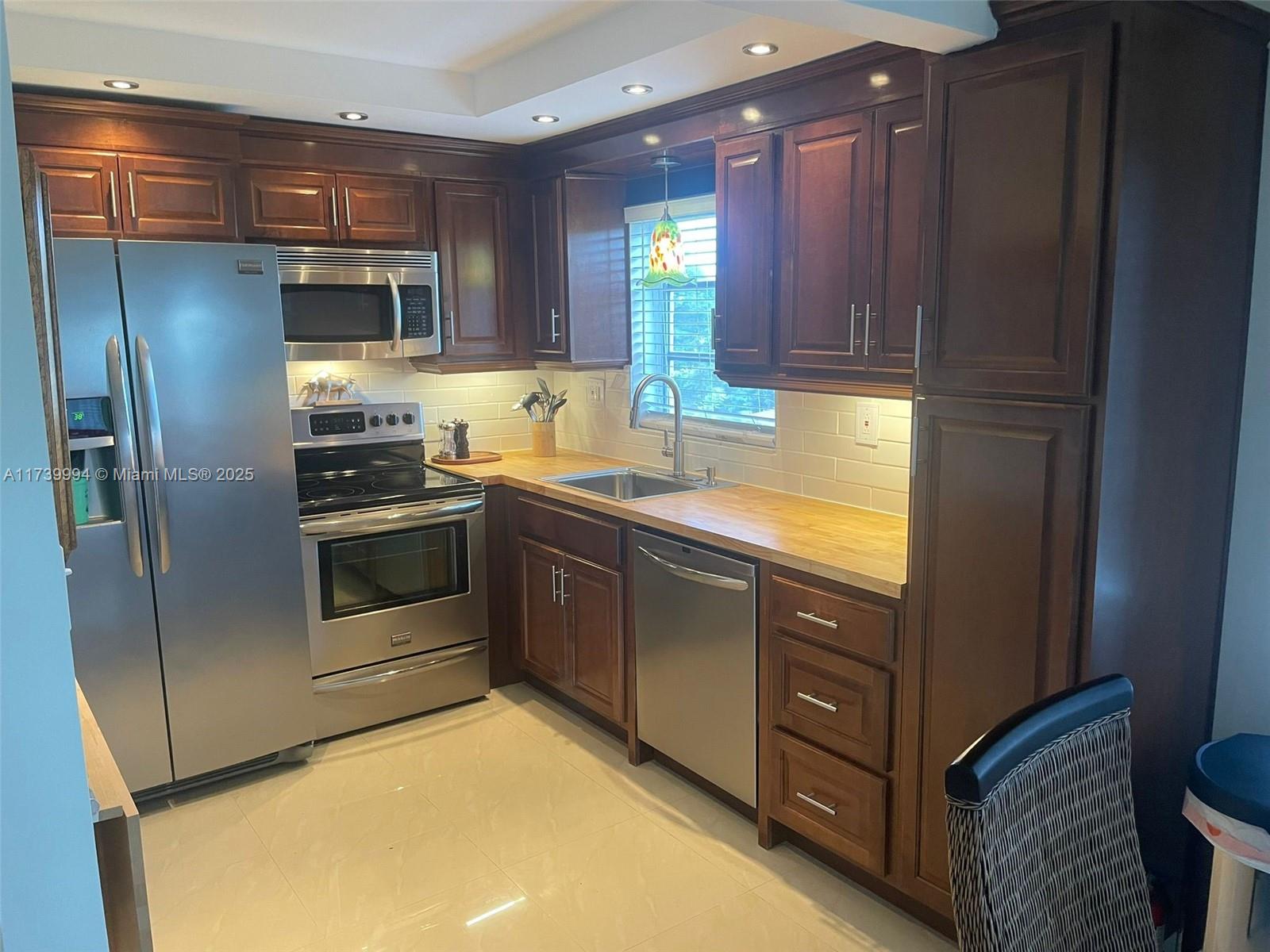 Property for Sale at 3050 E Sunrise Lakes Dr 324, Sunrise, Miami-Dade County, Florida - Bedrooms: 2 
Bathrooms: 2  - $183,000