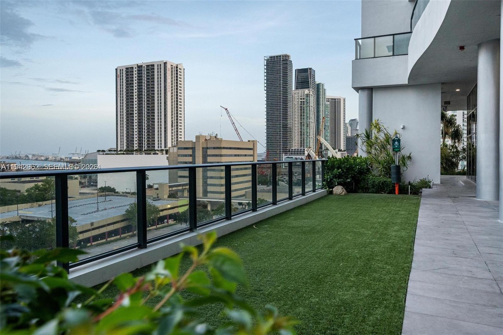 CANVAS CONDO - Residential