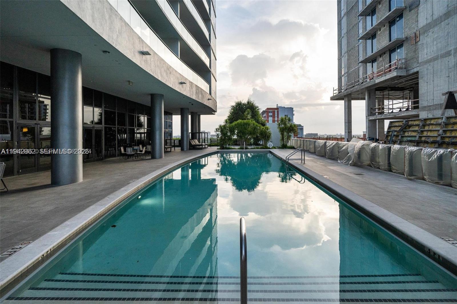 CANVAS CONDO - Residential