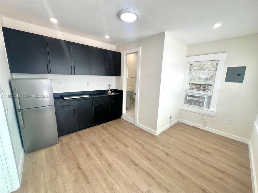 Cozy and well-kept second floor studio near Downtown Miami at NE 25th Street and Biscayne Blvd. Convenient location close to shops, restaurants, and public transportation. Street parking only. Perfect for someone seeking a simple and convenient living space.