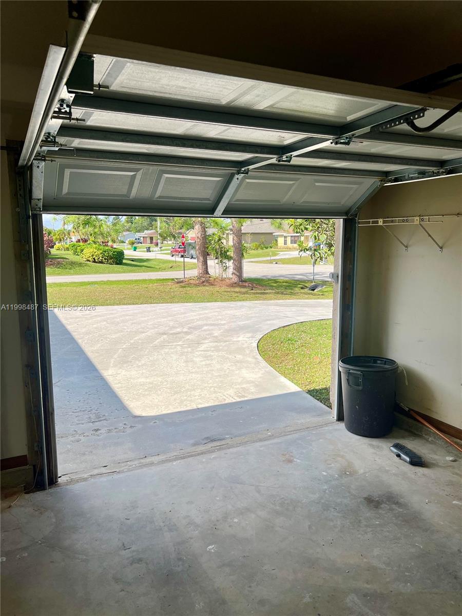 PORT ST LUCIE SECTION 4 - Residential Lease
