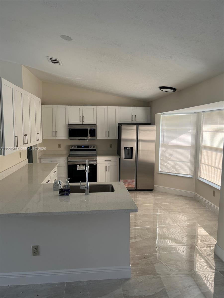 PORT ST LUCIE SECTION 4 - Residential Lease