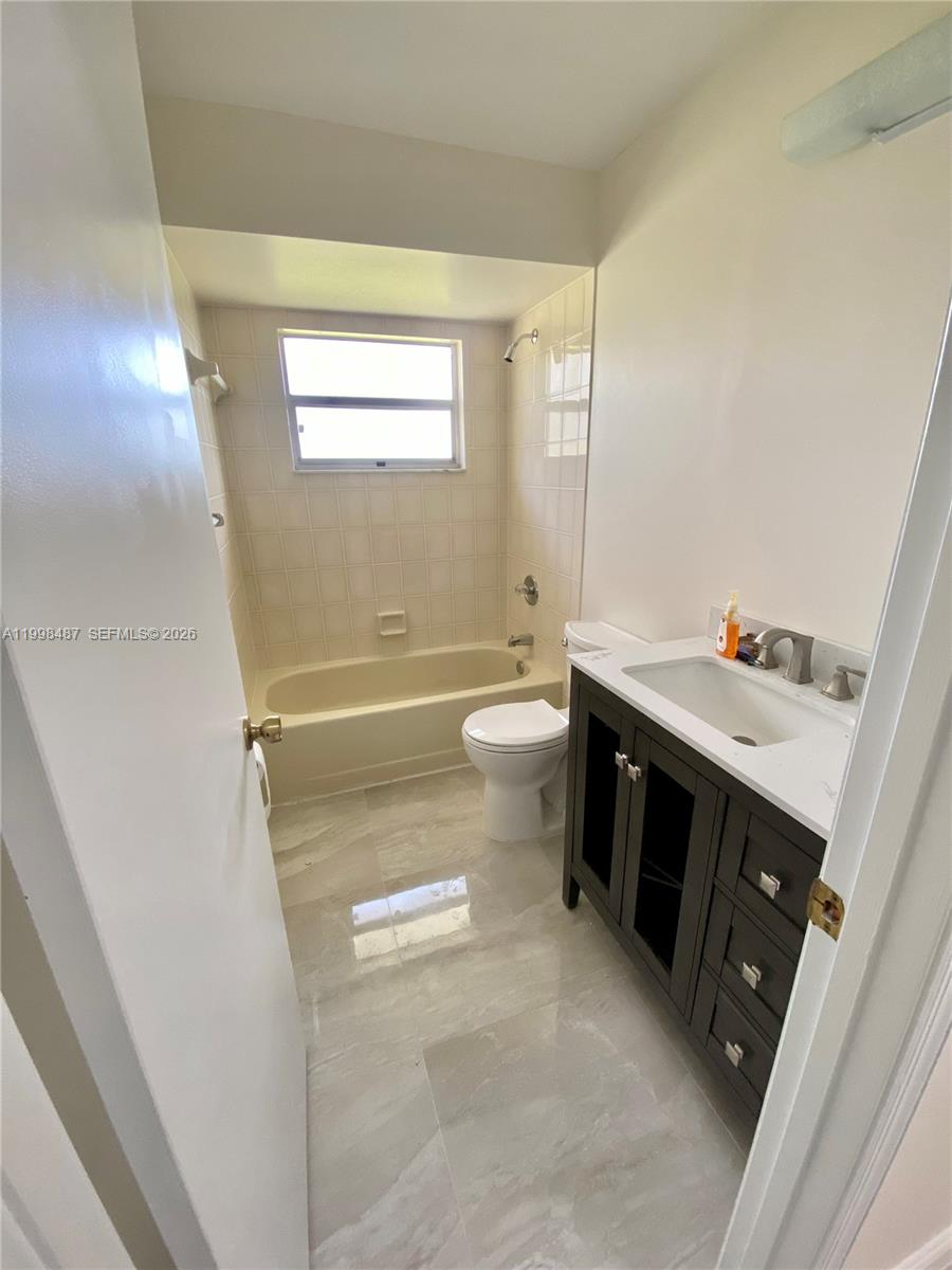 PORT ST LUCIE SECTION 4 - Residential Lease