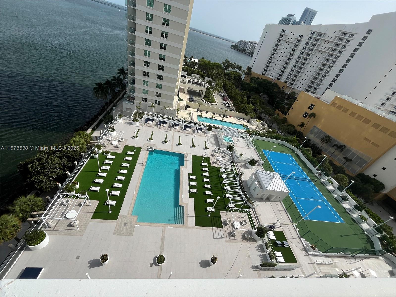 ISOLA CONDO - Residential