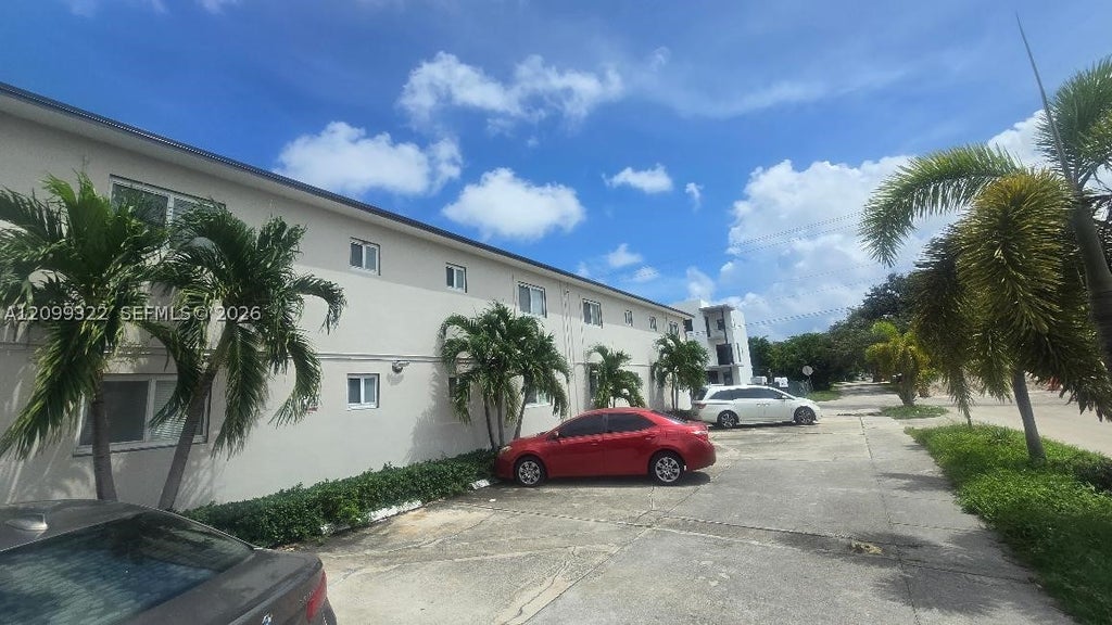 Photo of 1400 N 17th Ave #5, Hollywood, FL 33020 (MLS # A12099322)
