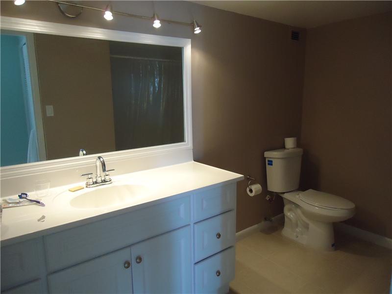 BEAUTIFUL 1/1 CONDO IN NORTH BAY VILLAGE !!! BAYFRONT BUILDING !!! READY TO MOVE IN !!! GREAT OPPORTUNITY TO LIVE AMONG THE RICH AND FAMOUS !!! BEST HIDDEN JEWEL IN NORTH MIAMI BEACH !!!