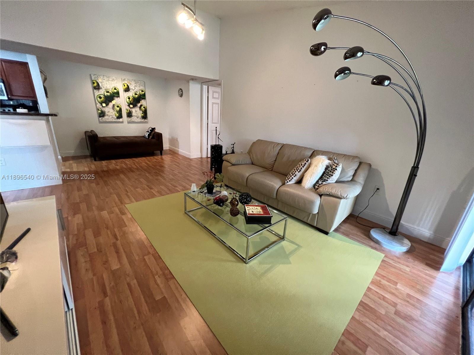 VISTA LAGO AT THE HAMMOCK - Residential Lease