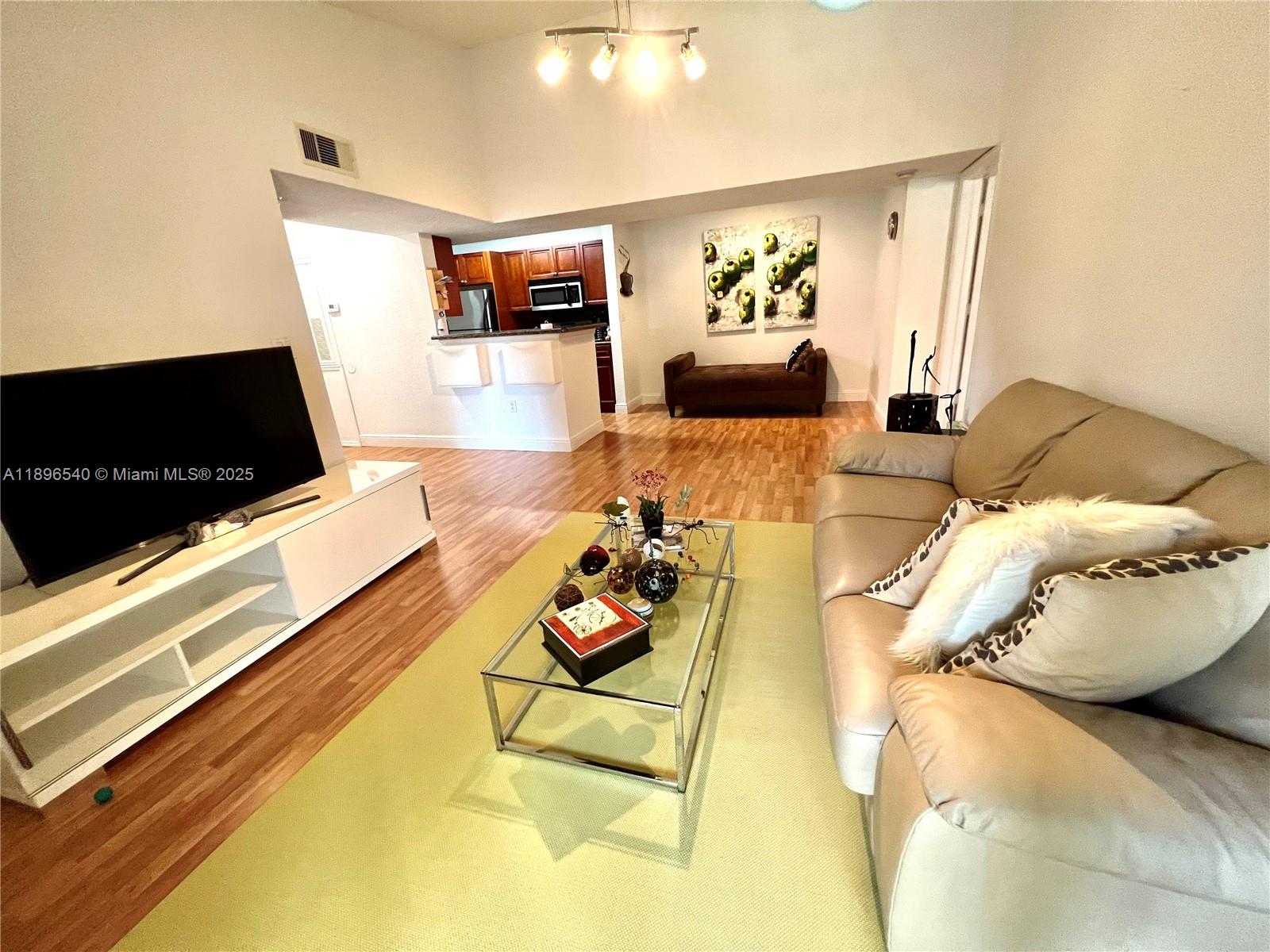 VISTA LAGO AT THE HAMMOCK - Residential Lease