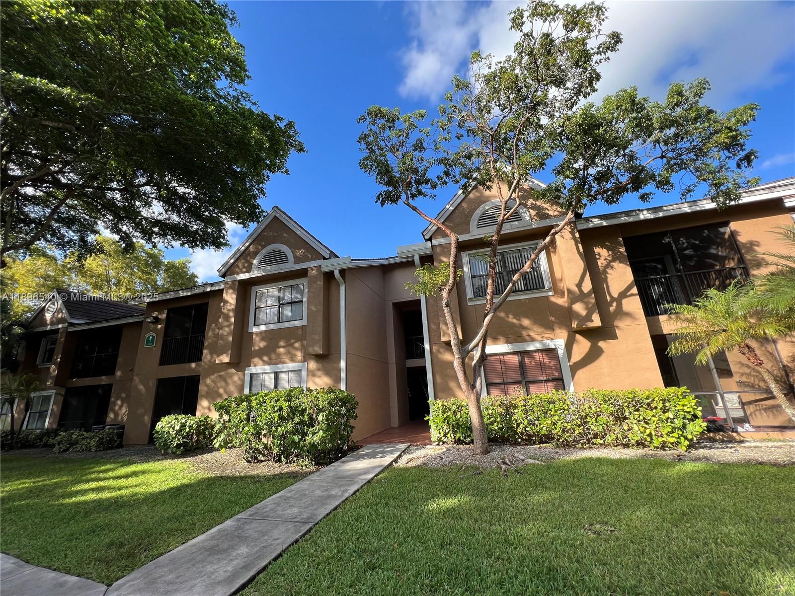 VISTA LAGO AT THE HAMMOCK - Residential Lease
