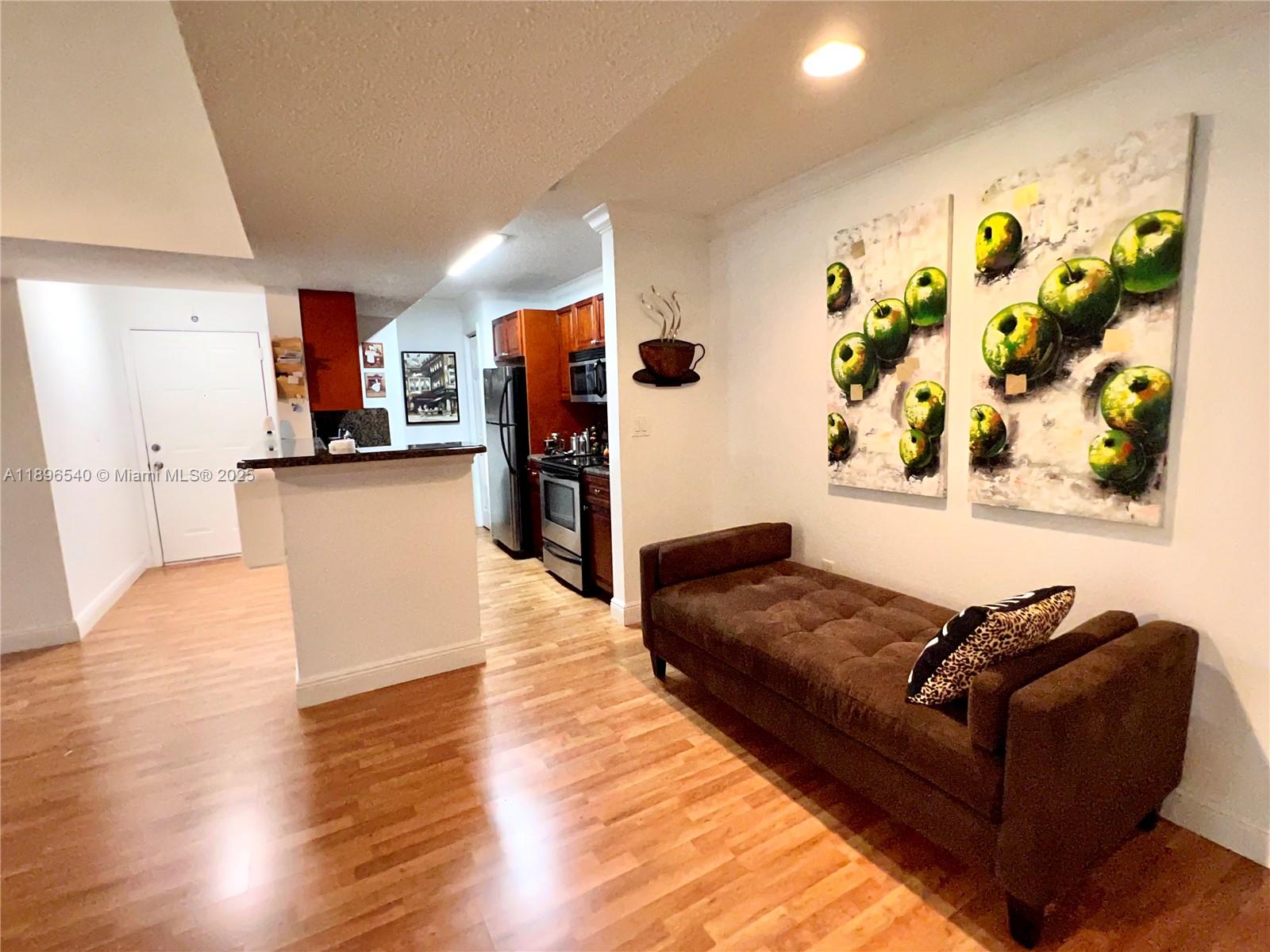 VISTA LAGO AT THE HAMMOCK - Residential Lease