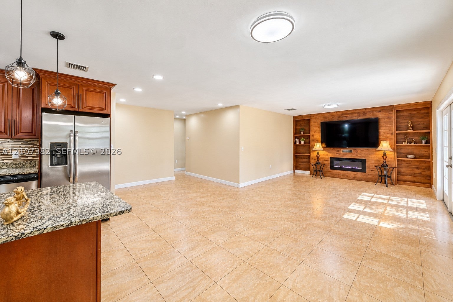 859 Caroline Cir