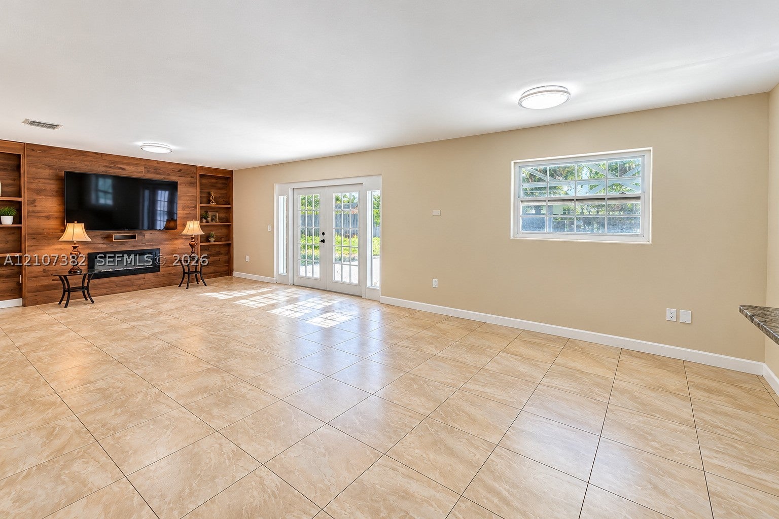 859 Caroline Cir