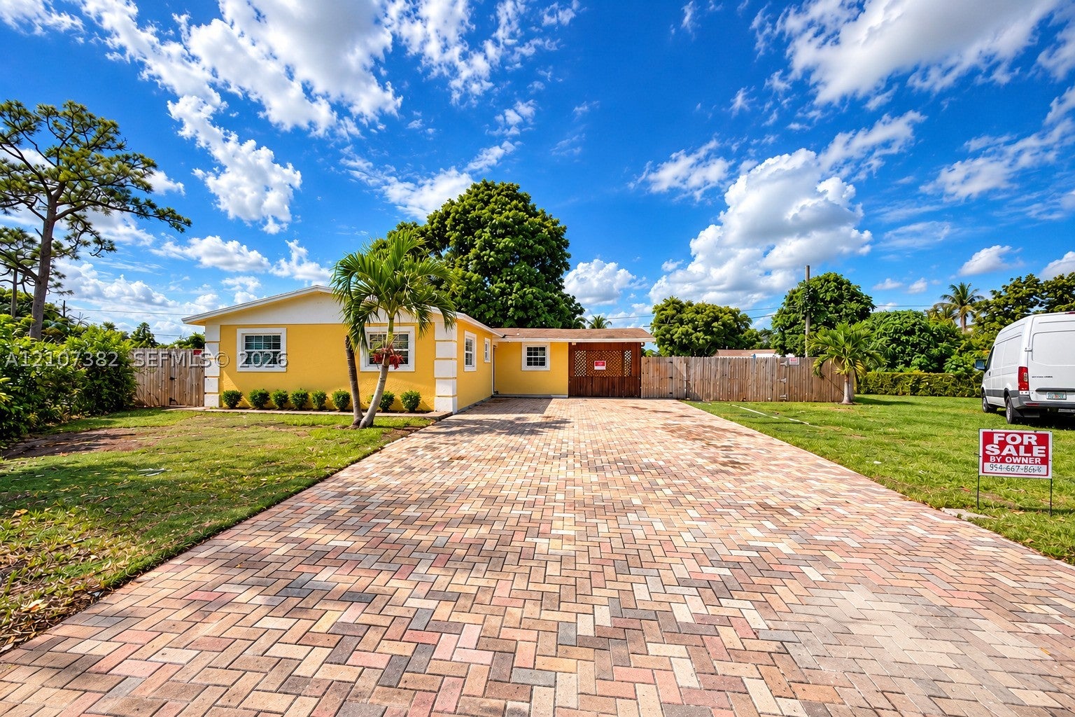 859 Caroline Cir