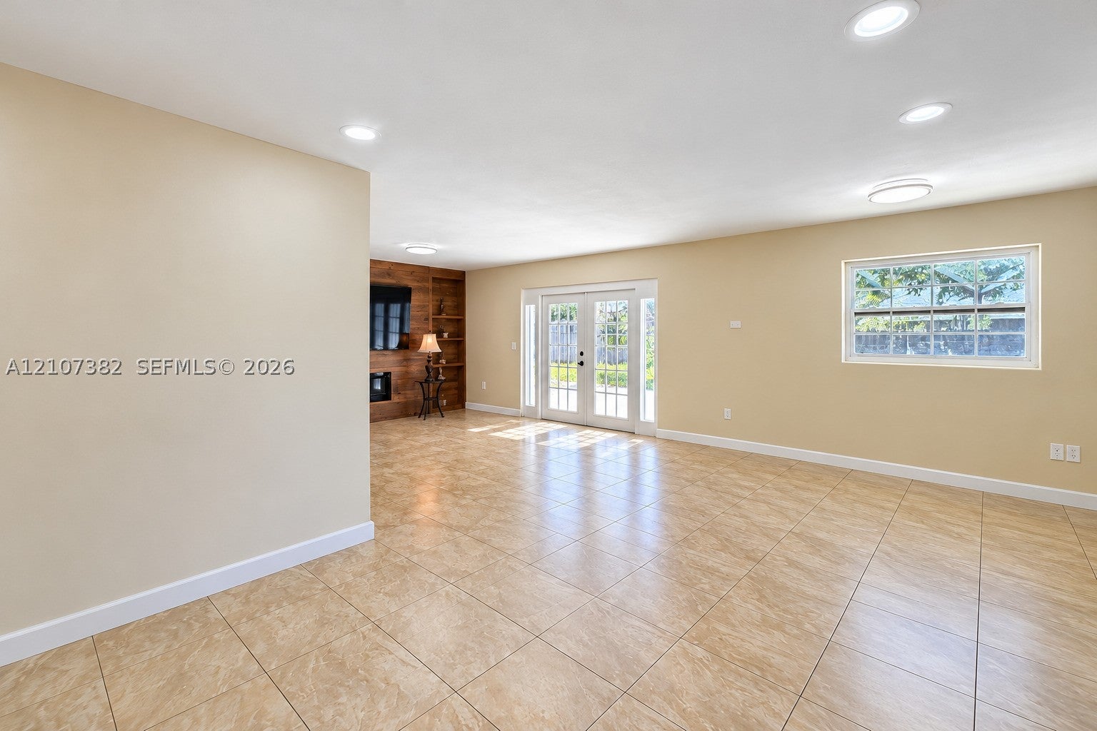 859 Caroline Cir