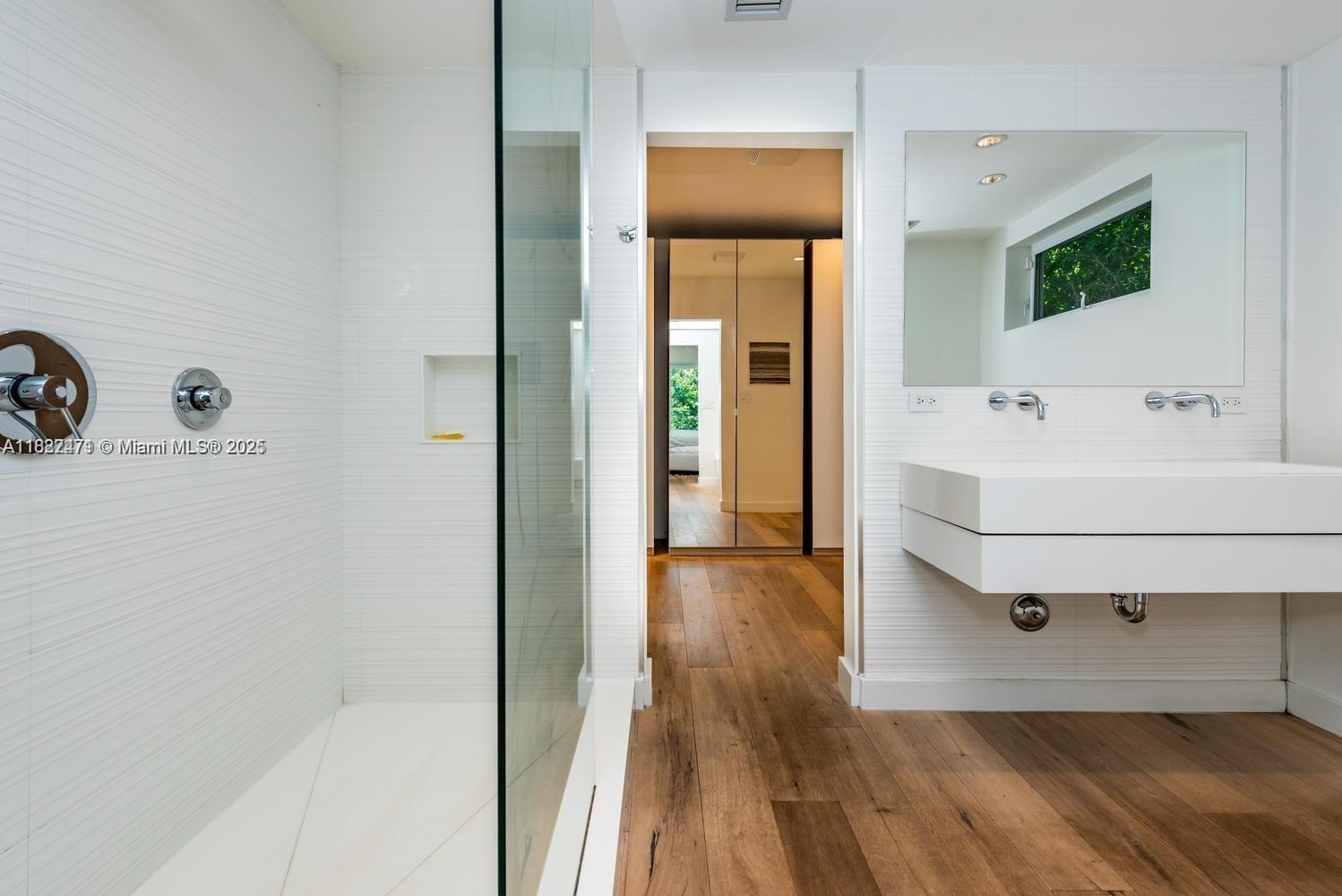 LAKE VIEW SUB - Residential Lease