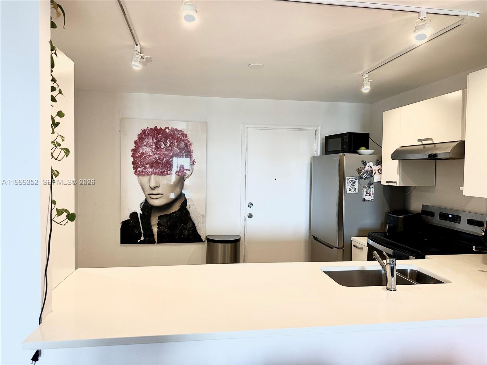 1020 Meridian Ave 806