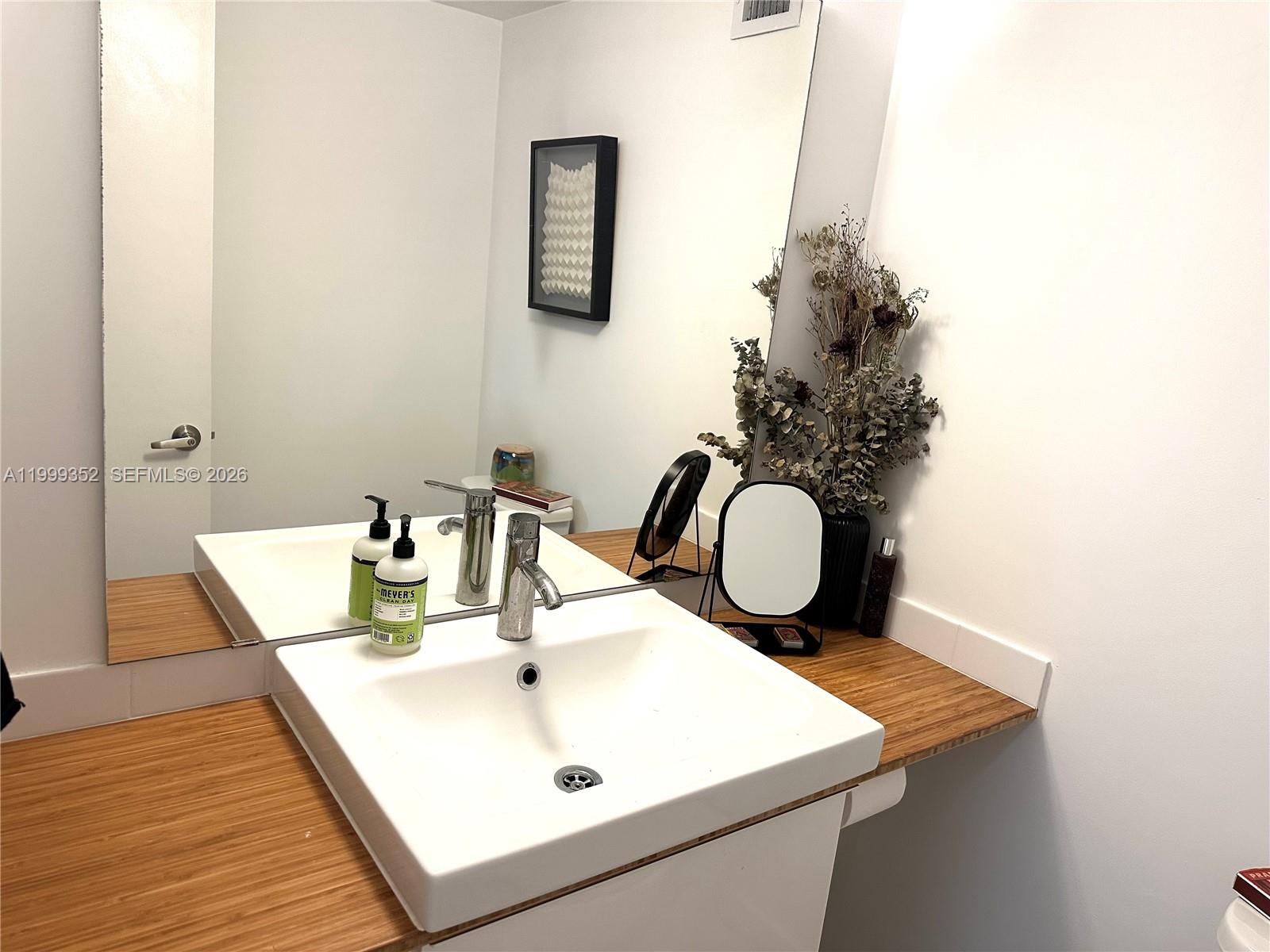 ADMIRAL TOWERS CONDO - Residential Lease