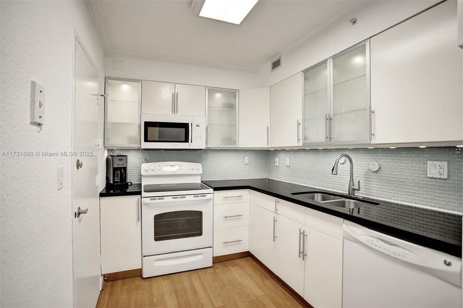 WAVE CONDO - Residential Lease