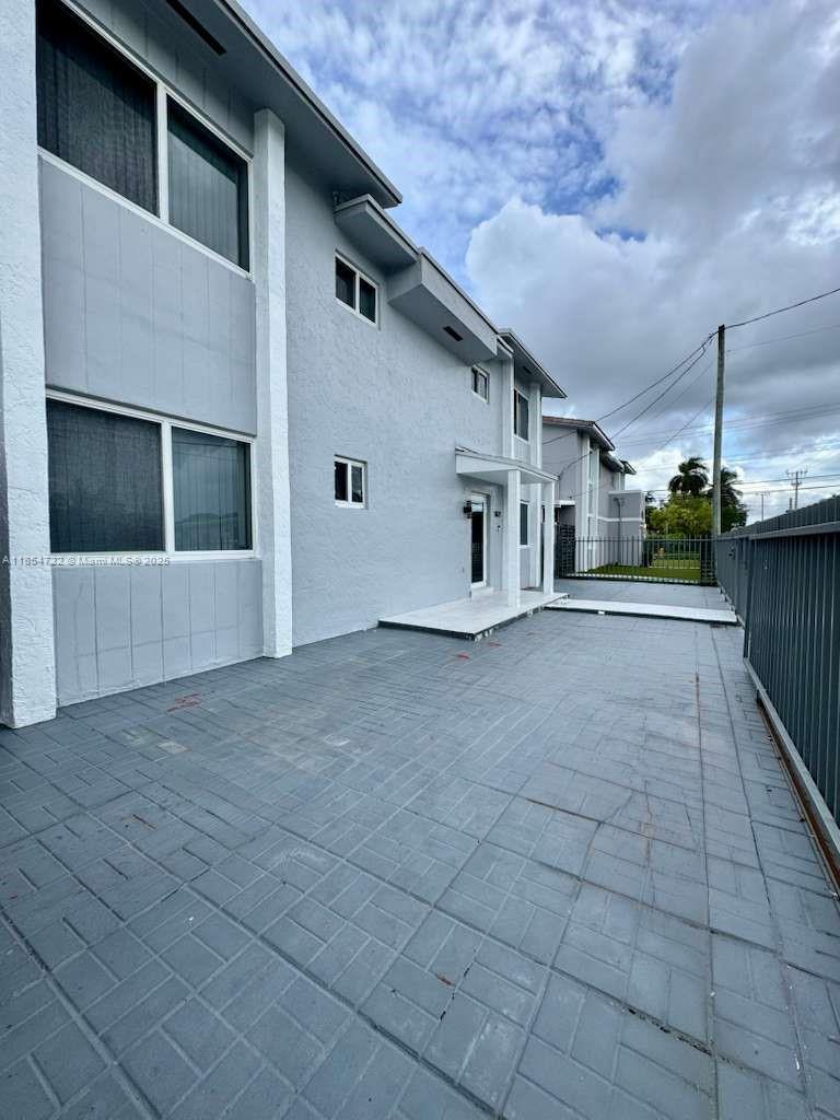 VALENCIA CONDO - Residential