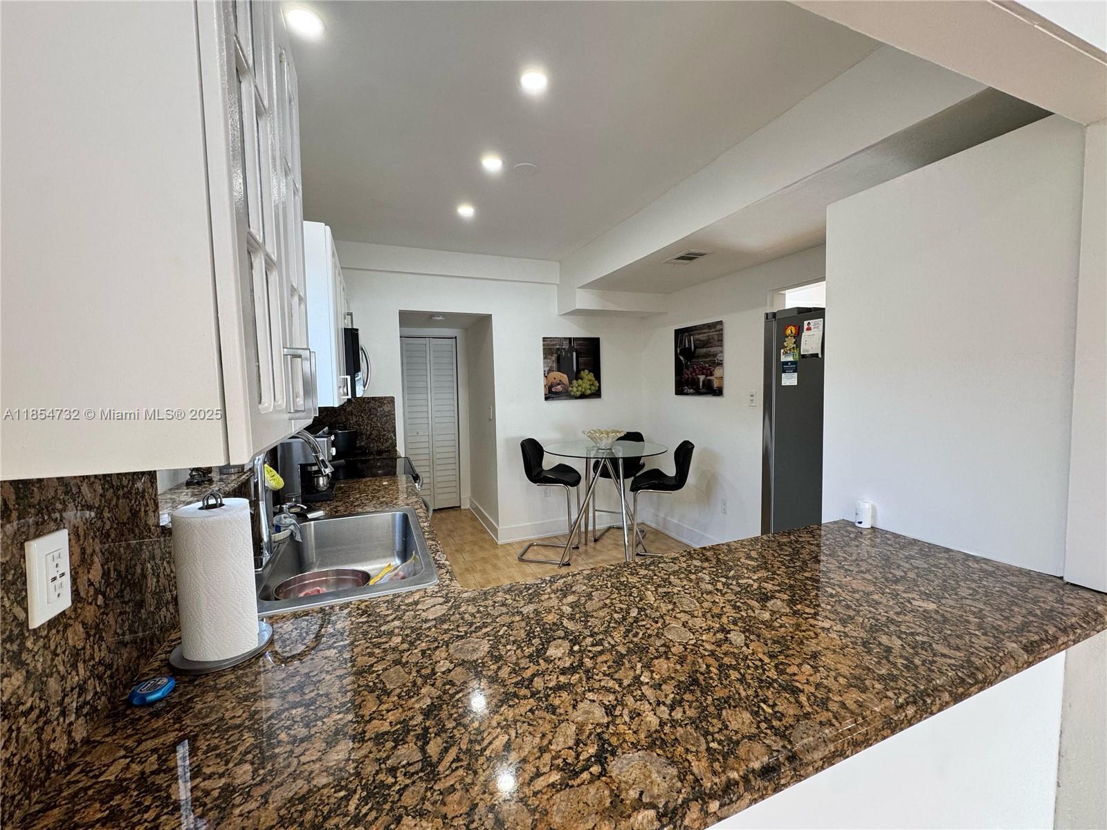 VALENCIA CONDO - Residential