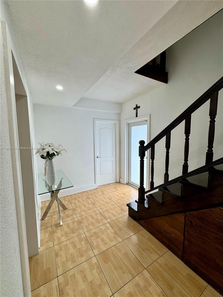 VALENCIA CONDO - Residential