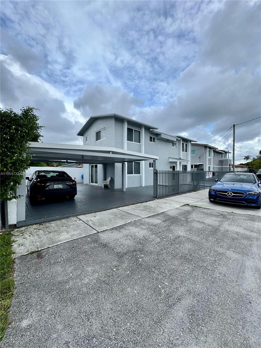 VALENCIA CONDO - Residential