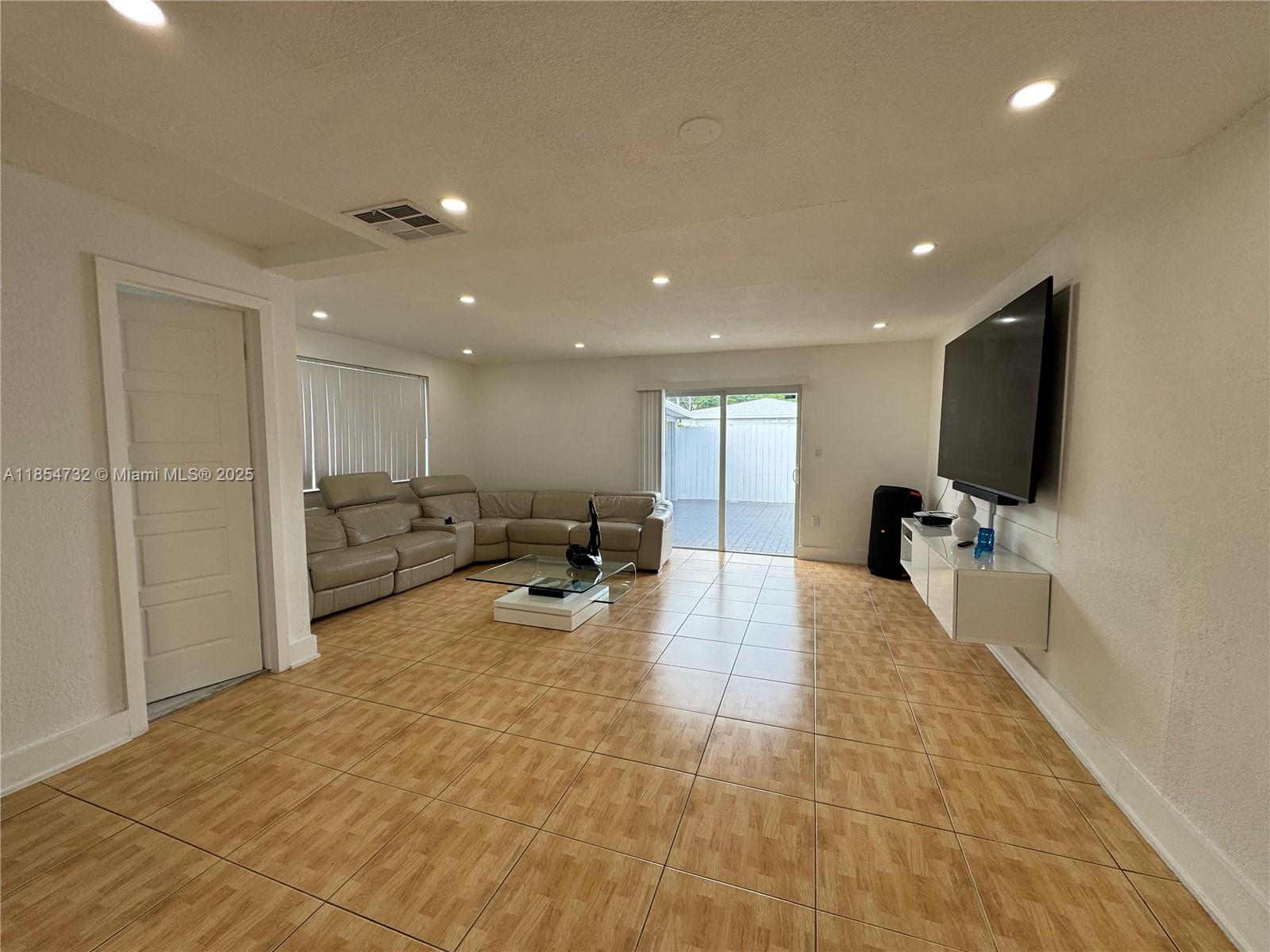 VALENCIA CONDO - Residential