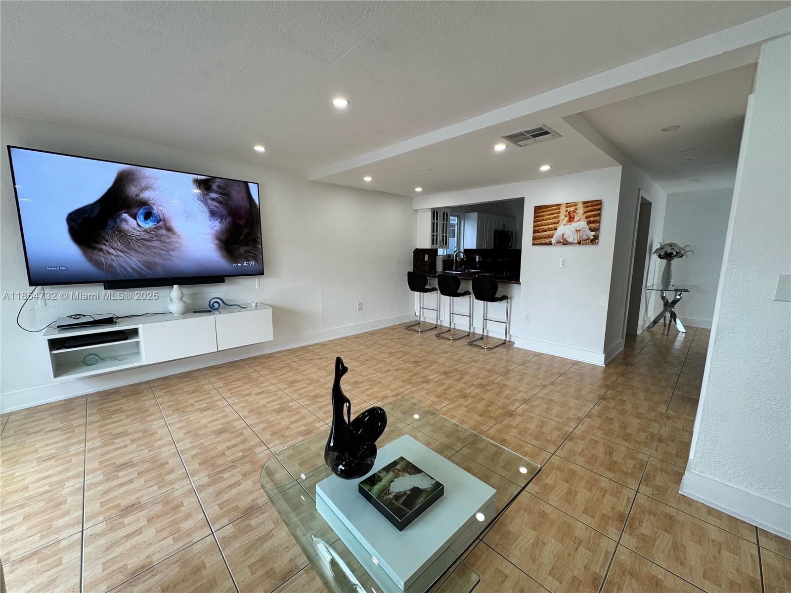 VALENCIA CONDO - Residential