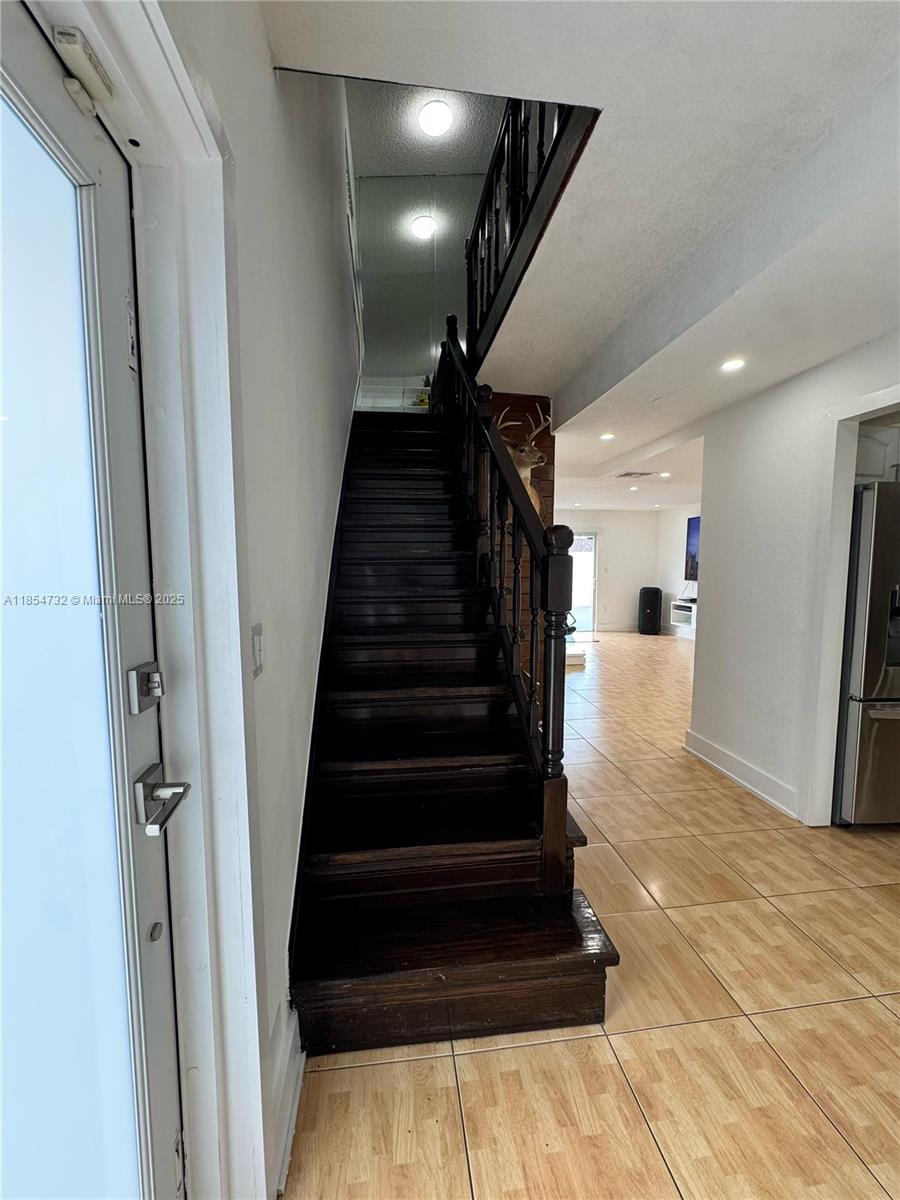 VALENCIA CONDO - Residential