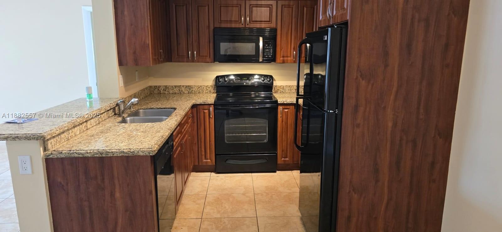 PALMS OF PEMBROKE CONDO - Residential Lease