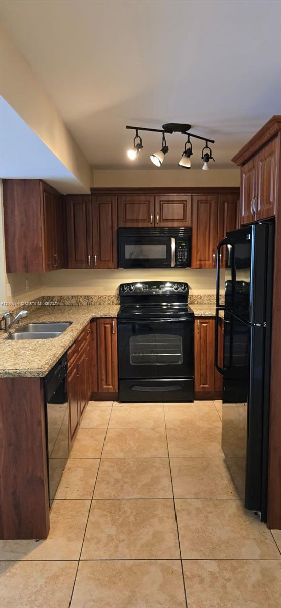 PALMS OF PEMBROKE CONDO - Residential Lease