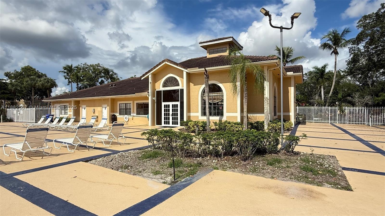 PALMS OF PEMBROKE CONDO - Residential Lease