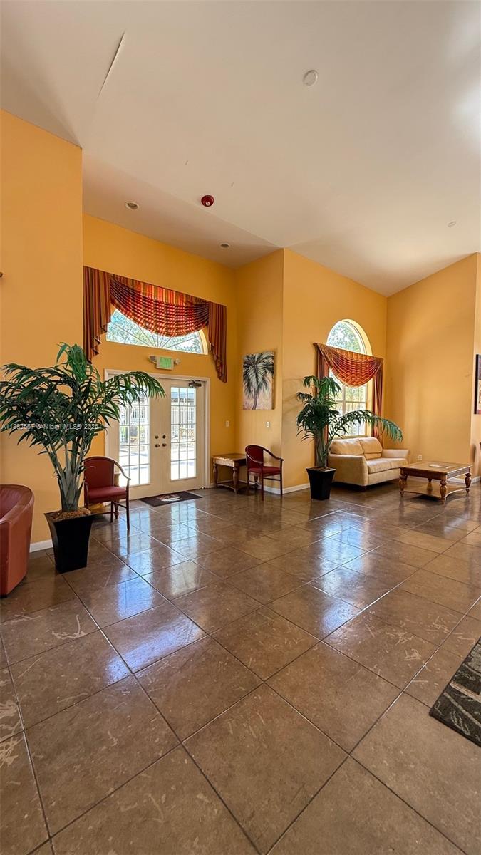 PALMS OF PEMBROKE CONDO - Residential Lease