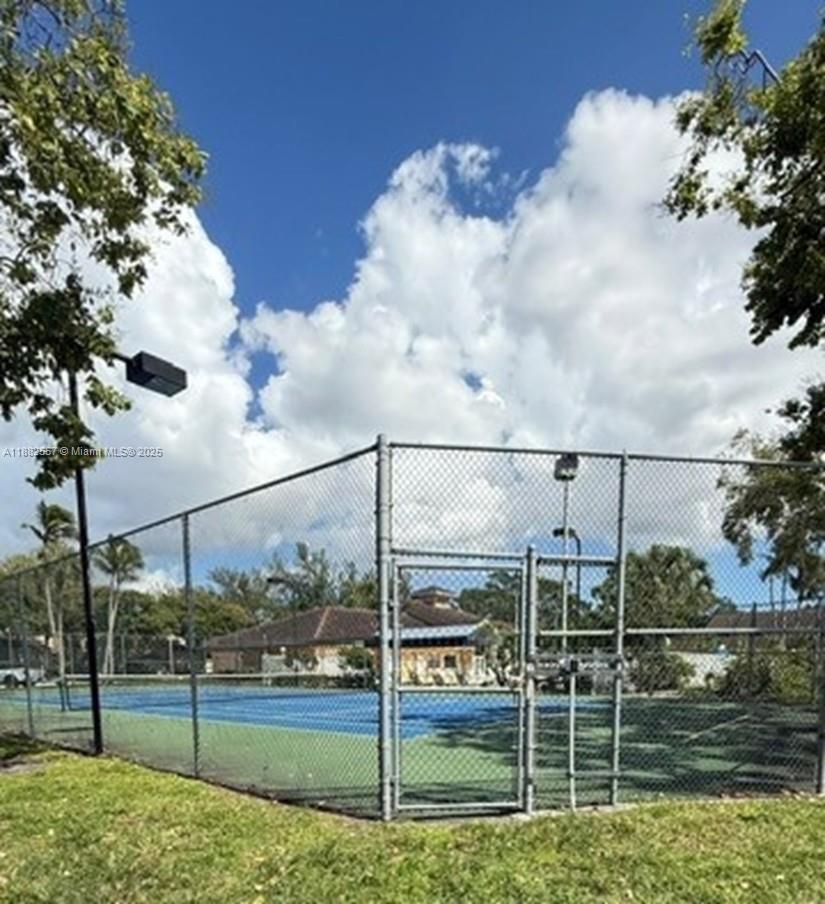 PALMS OF PEMBROKE CONDO - Residential Lease