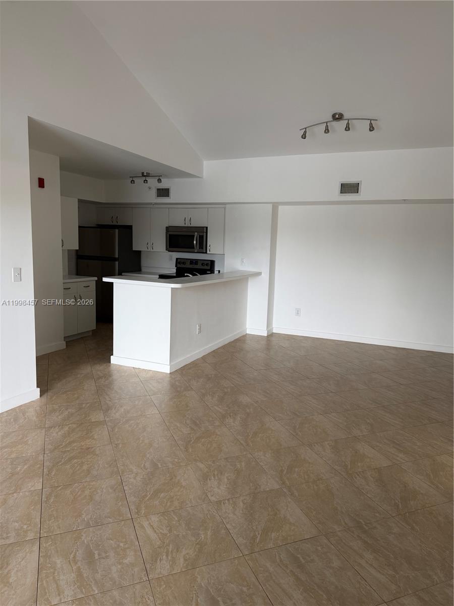 ROYAL GRAND CONDO - Residential Lease