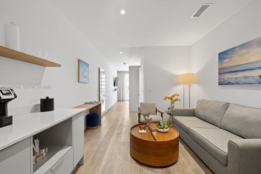 Fully furnished and equipped unit in the heart of Brickell, just two blocks from Brickell City Centre. Featuring beautiful views of the city and the Miami River. Located in Smart Brickell Tower 1, a modern, newly built condo-hotel that allows short-term rentals (Airbnb, leaseback, or hotel program options). Bright unit with luxury finishes, an assigned parking space, and few units per floor. Amenities include two pools with a sun deck and bar, spa, gym, and a rooftop lounge with 360° views. Just steps from the best shopping and dining in Miami.