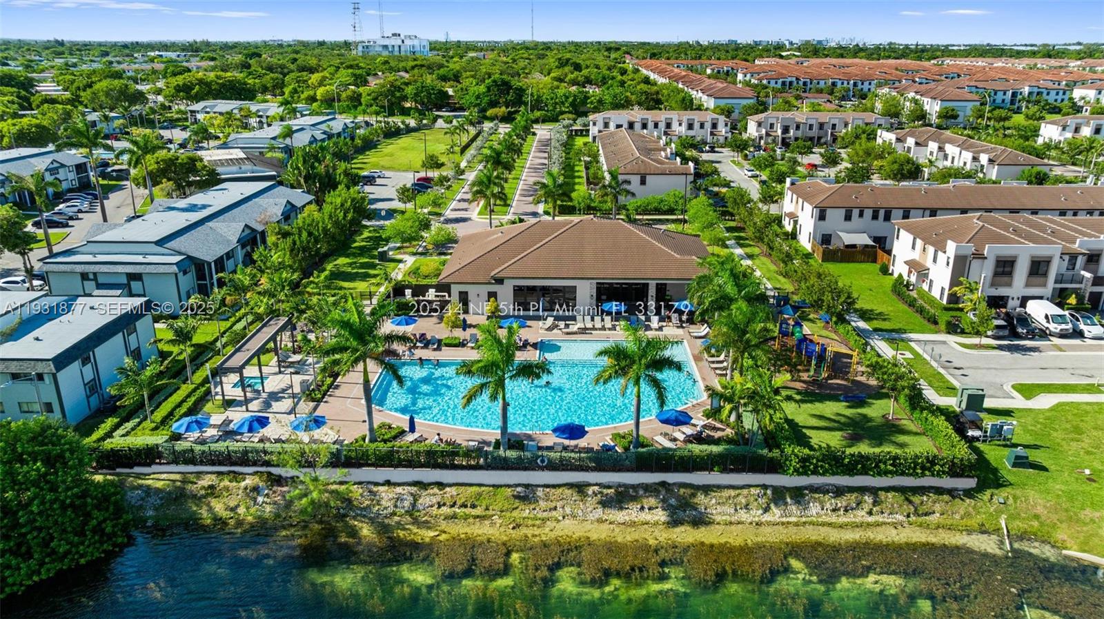 VIA VENTURA NEIGHBORHOOD - Residential Lease