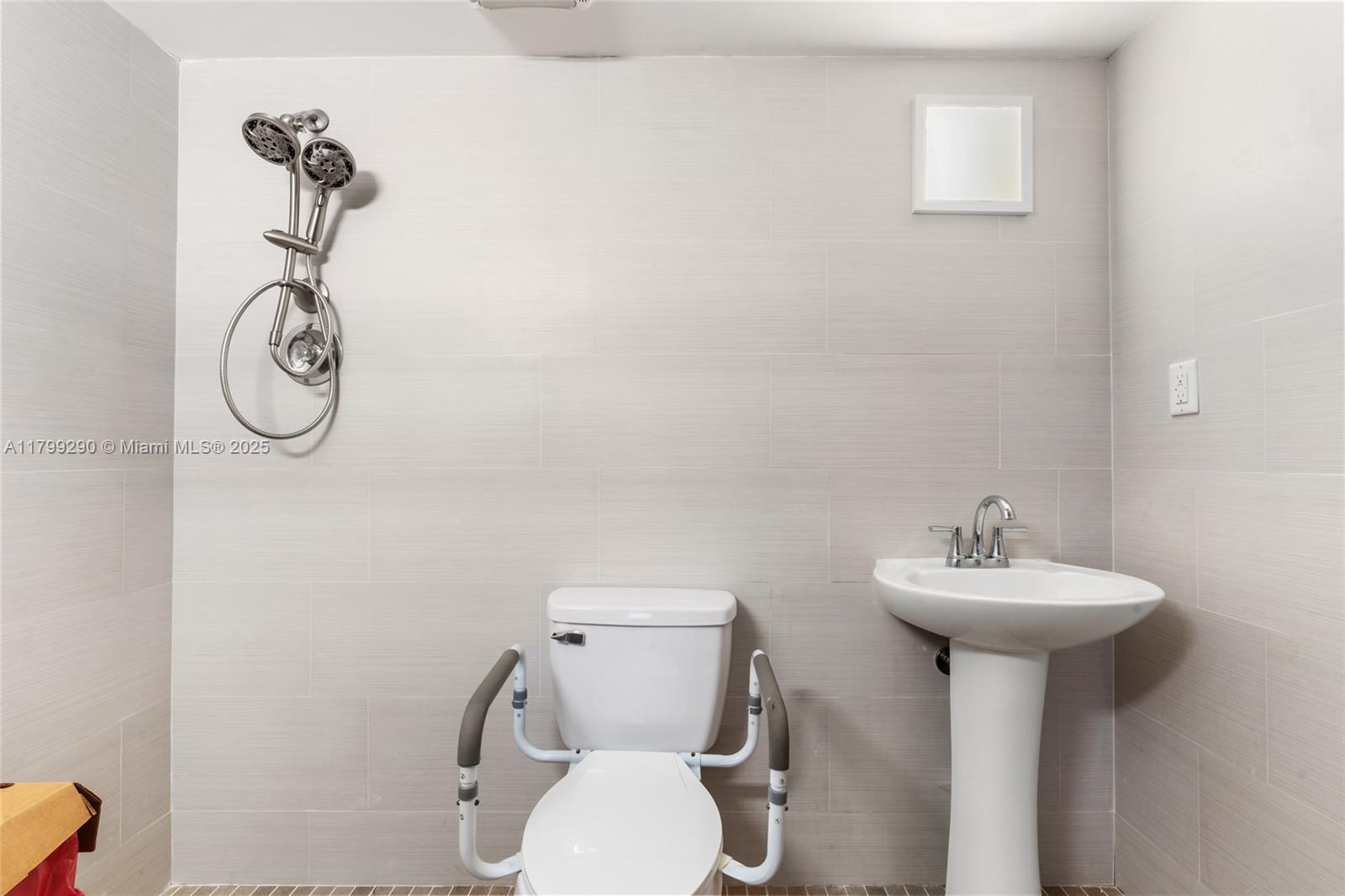 CAMBRIDGE AT CENTURY VILL - Residential