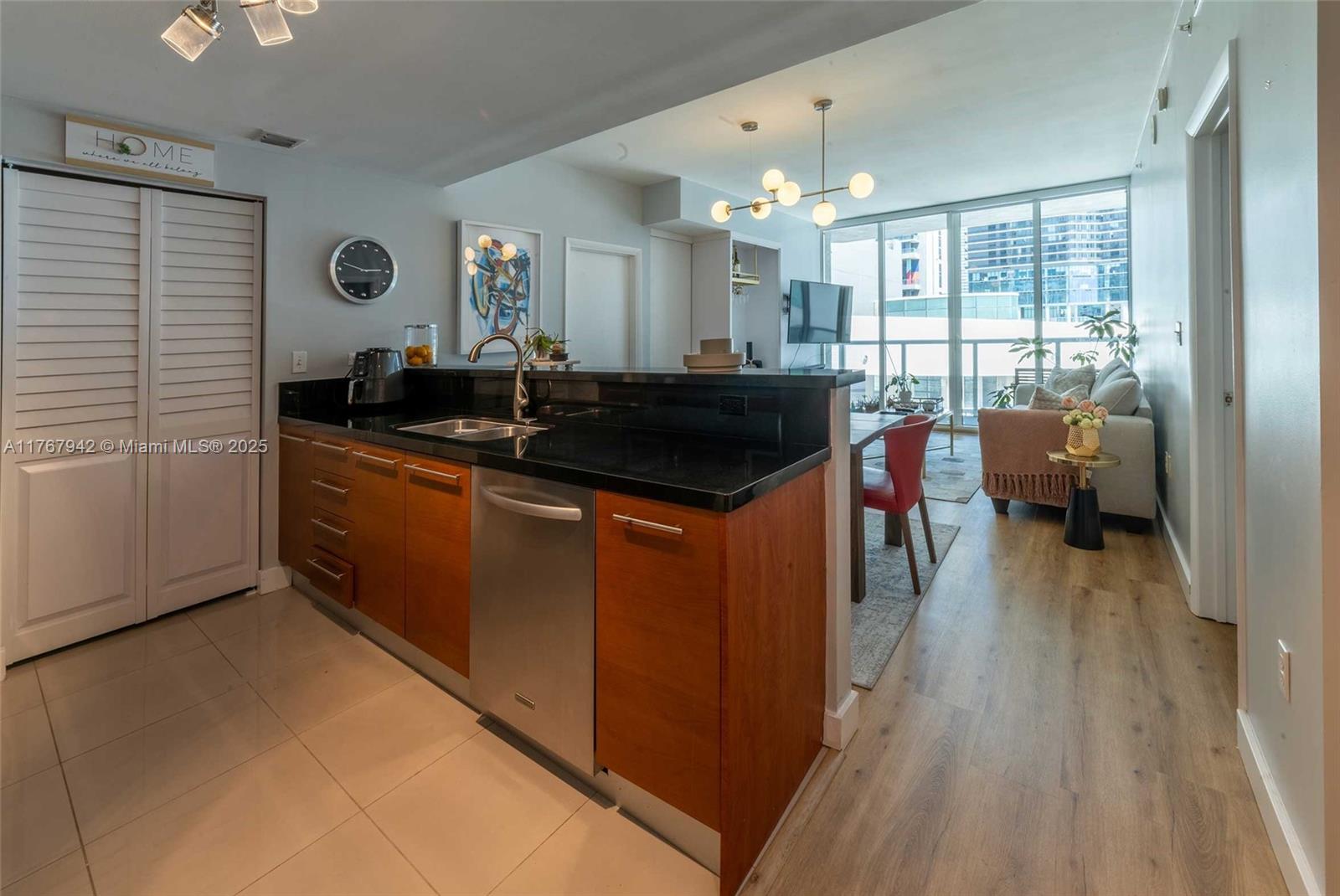 VIZCAYNE SOUTH CONDO - Residential Lease