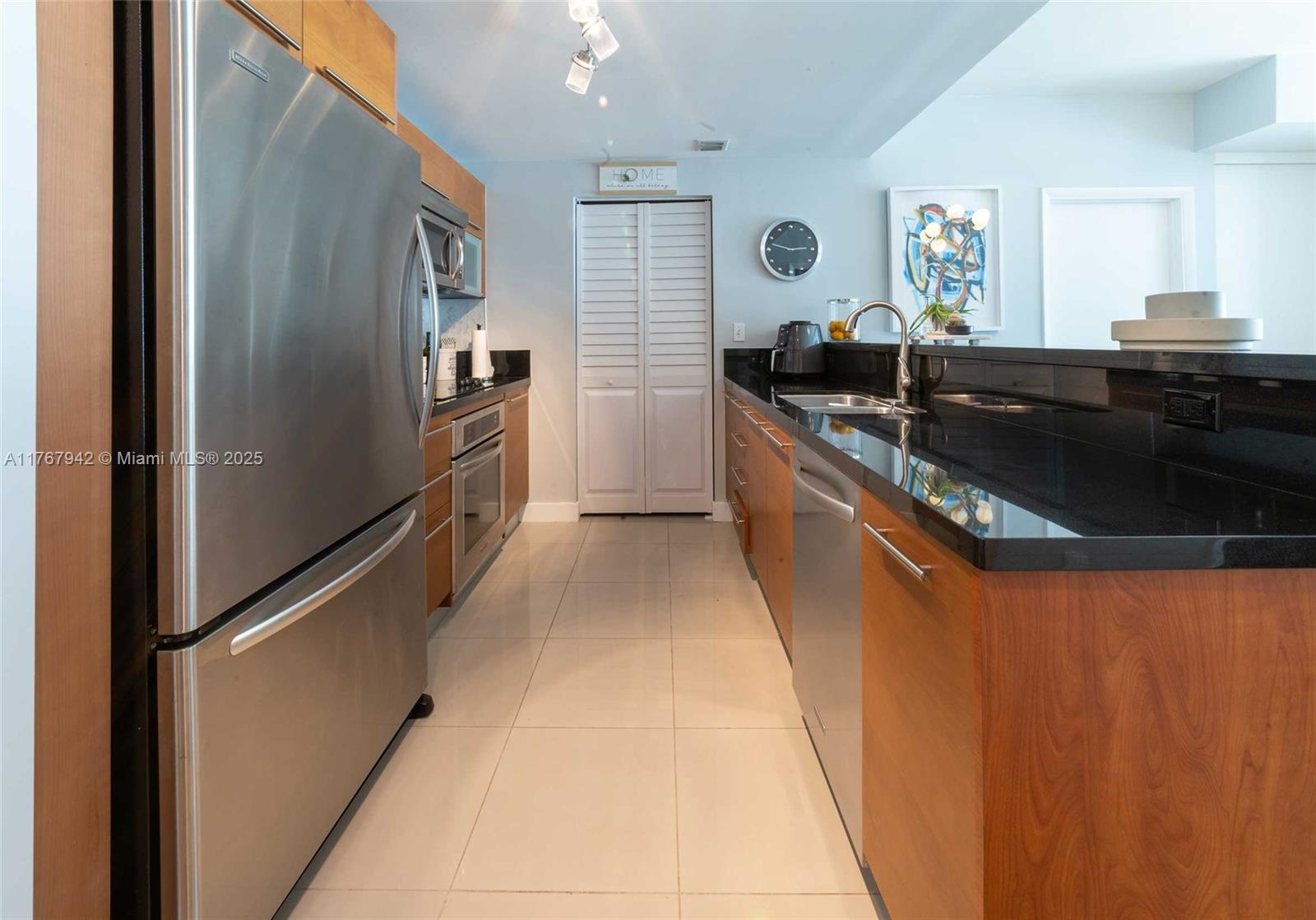 VIZCAYNE SOUTH CONDO - Residential Lease