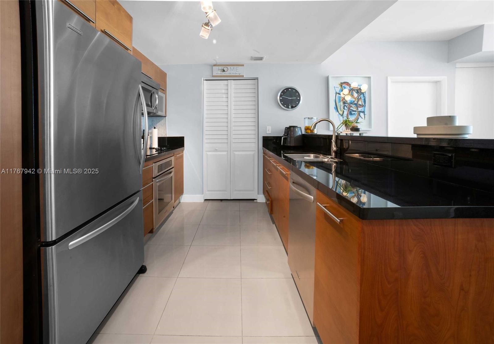 VIZCAYNE SOUTH CONDO - Residential Lease