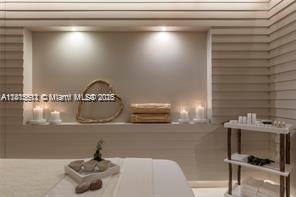 1 HOTEL - Residential Lease