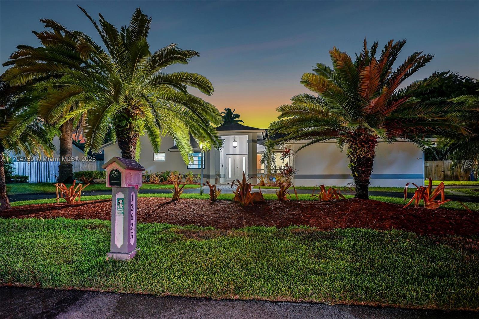 13625 Sw 104th Ct, Miami, Broward County, Florida - 4 Bedrooms  
3 Bathrooms - 
