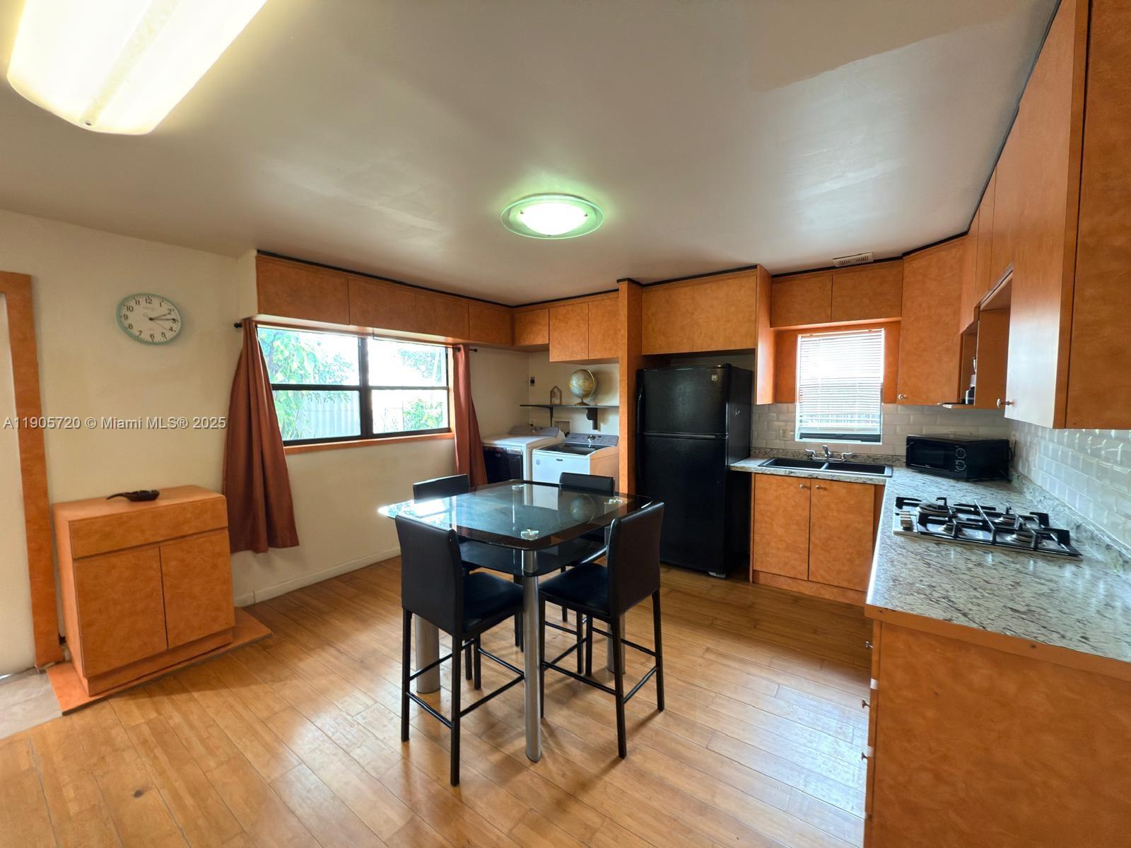 SUNRISE GOLF VLG SEC 24 - Residential Lease