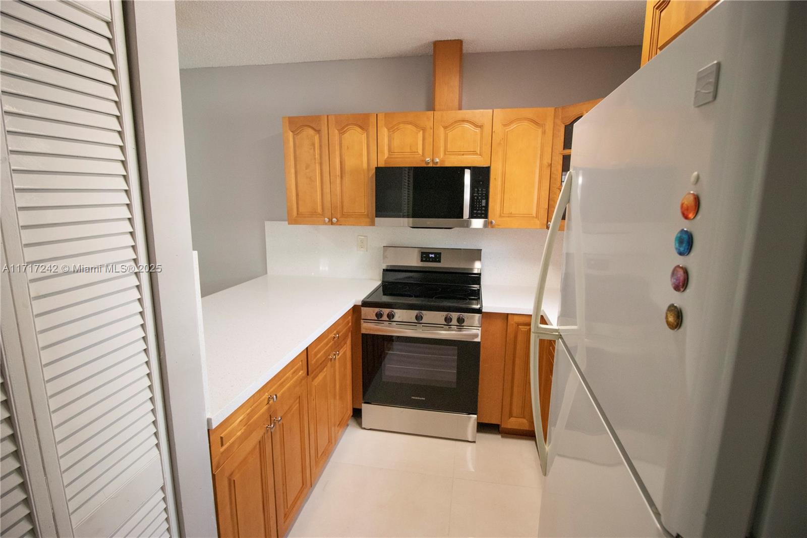 REALTY SECURITIES CORPPB - Residential Lease