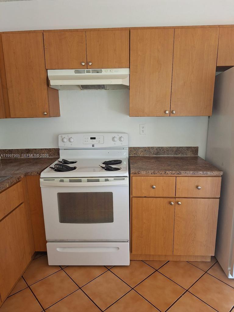EASTSIDE MANOR CONDO - Residential Lease