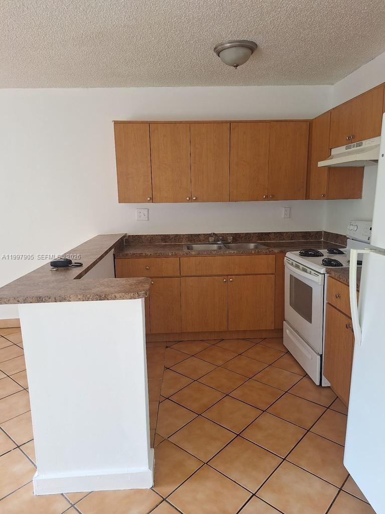EASTSIDE MANOR CONDO - Residential Lease