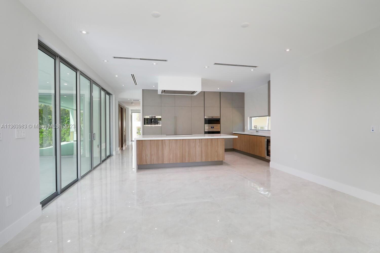 TROPICAL ISLE HOMES SUB 4 - Residential